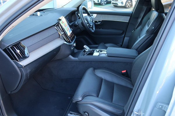 2025 Volvo XC90 L Series Ultra B5 Bright SUV Image 18