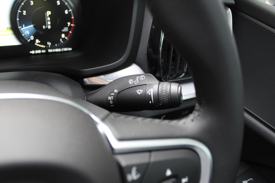 2019 MY20 Volvo V60 F-Series T5 Momentum Wagon Image 11