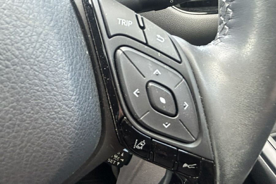 2018 Toyota C-HR NGX10R  SUV Image 25