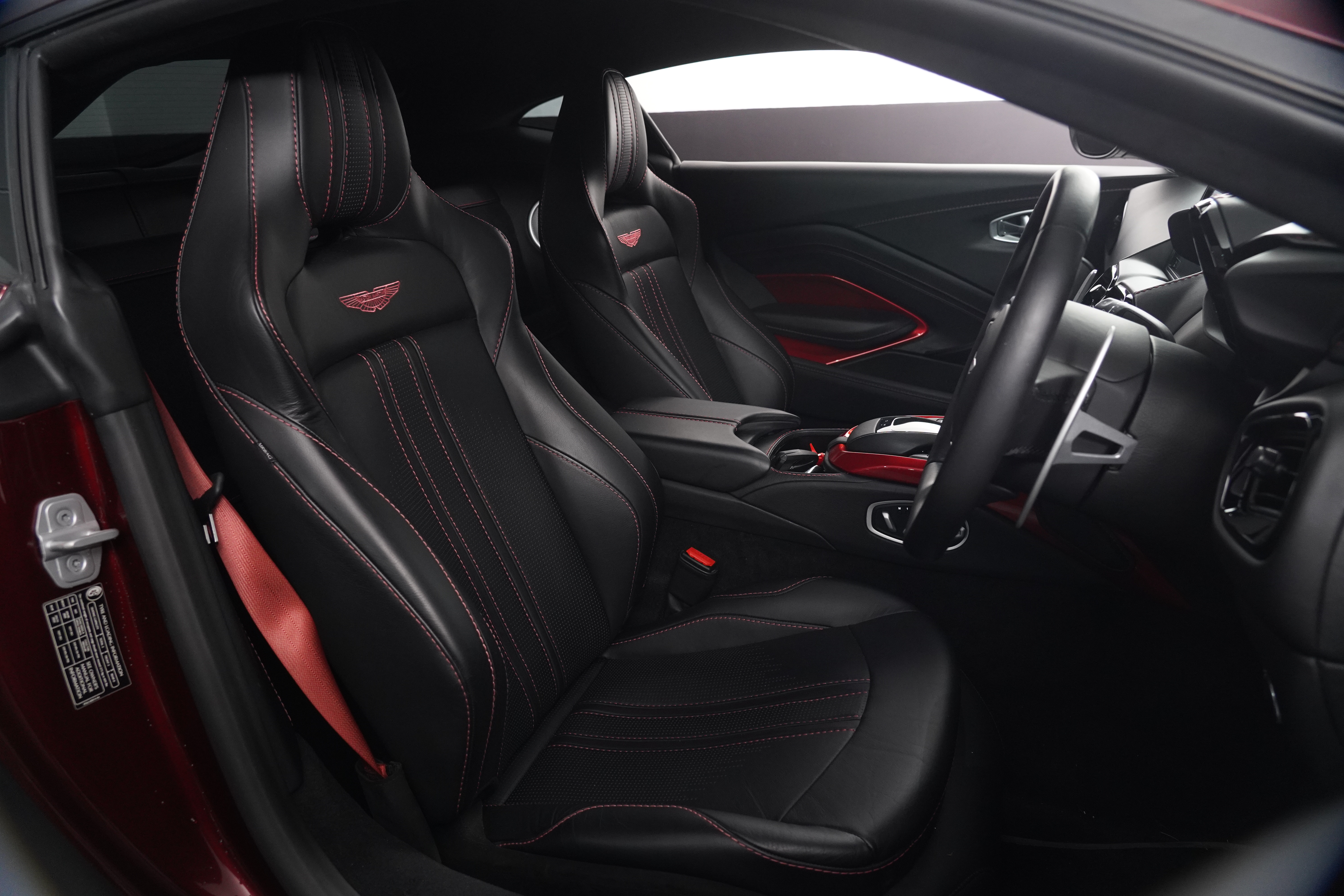 2022 Aston Martin Vantage  Coupe Image 32