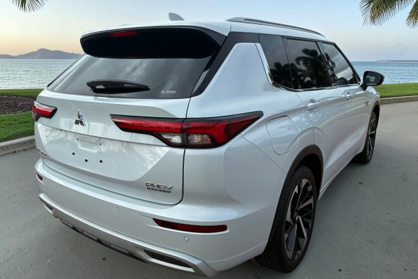 2025 MY24 Mitsubishi Outlander ZM PHEV Exceed SUV Image 6