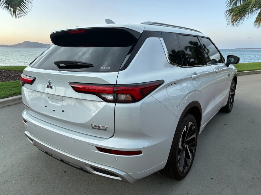 2025 MY24 Mitsubishi Outlander ZM PHEV Exceed SUV Image 6