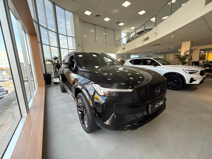 2026 Volvo XC90 L Series  Black Edition SUV Image 3