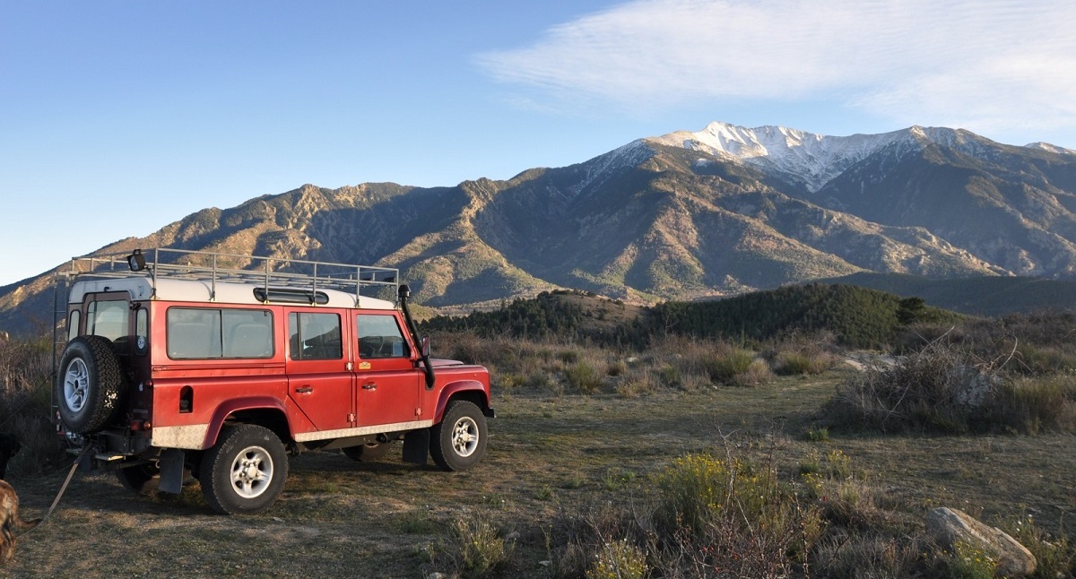 Land Rover Cars: A History