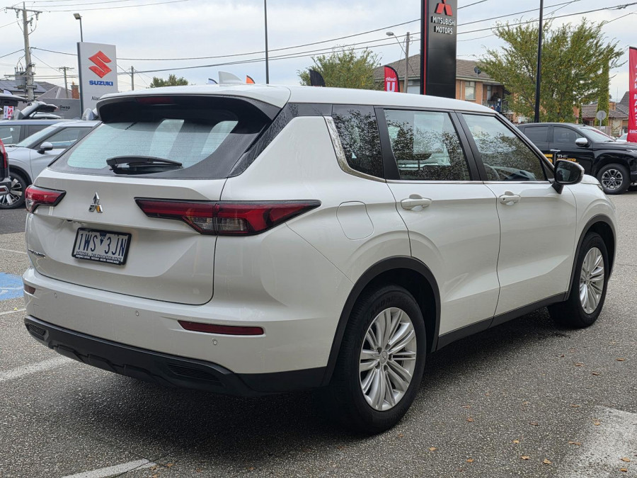 2023 Mitsubishi Outlander ZM ES SUV Image 7