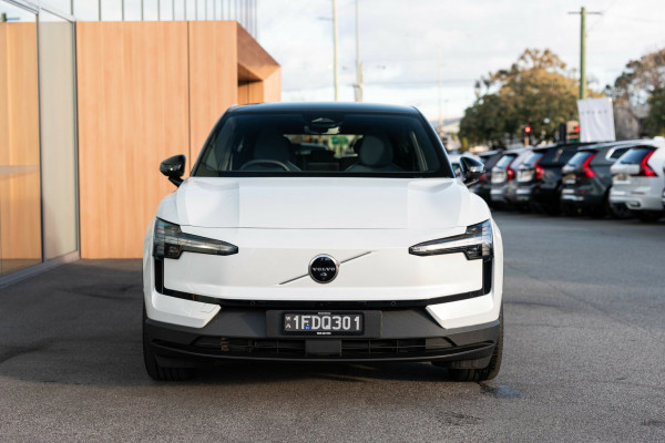 2026 Volvo EX30  Single Motor Extended Range Ultra SUV Image 9