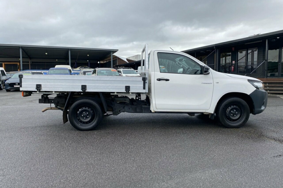 2018 Toyota Hilux TGN121R Workmate 4x2 Cab chassis Image 8