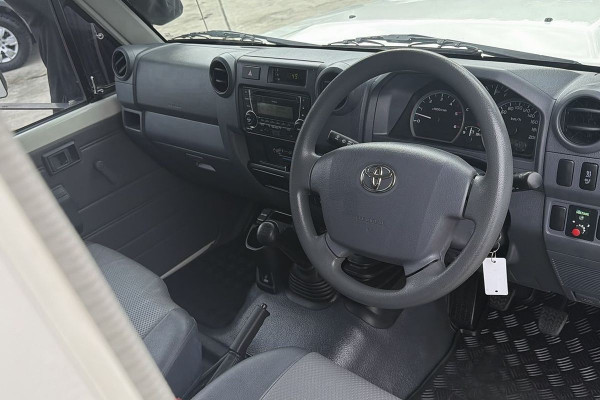 2013 Toyota LandCruiser VDJ76R GX Cab Chassis Image 16