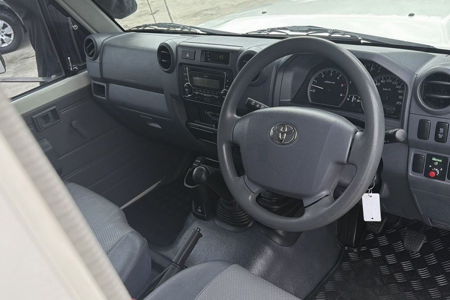 2013 Toyota LandCruiser VDJ76R GX Cab Chassis Image 16