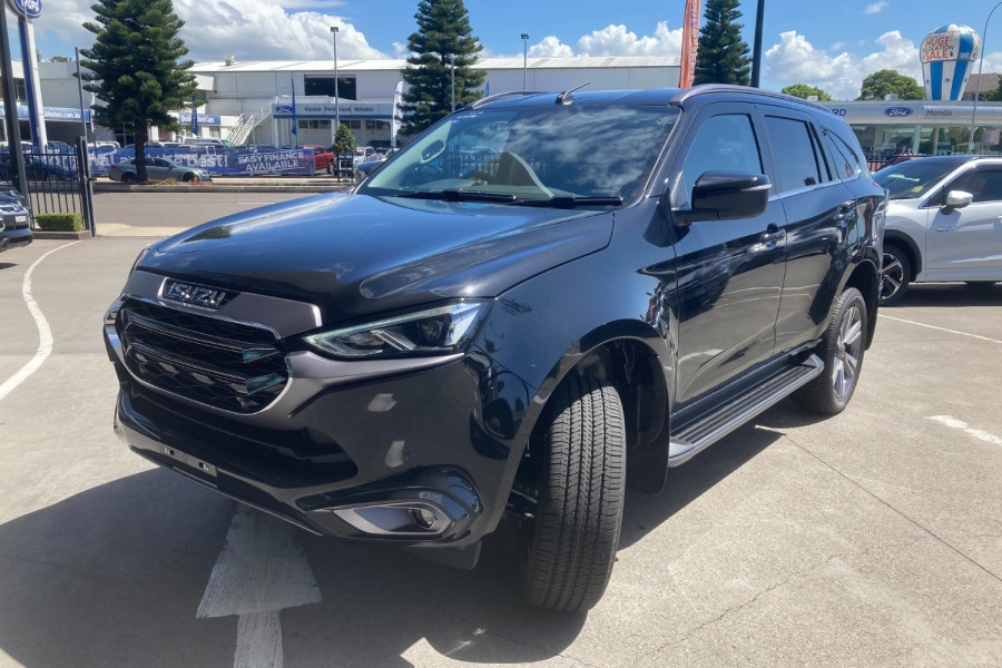 2022 Isuzu MU-X LS-T Wagon Image 18