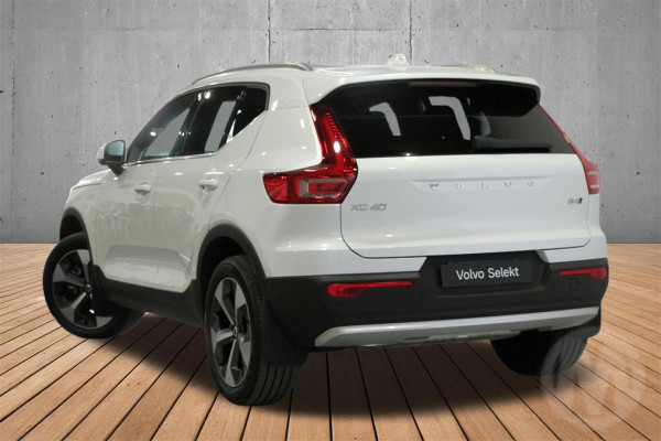 2026 Volvo XC40 XZ Ultra B4 Bright SUV Image 2