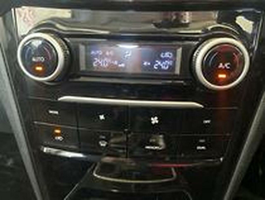 2025 Mahindra XUV3X0  AX5L SUV Image 21