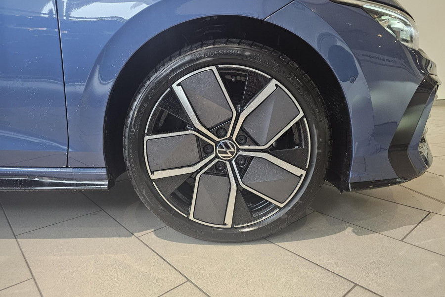 2025 Volkswagen Golf 8.5 110TSI R-Line Hatch Image 16