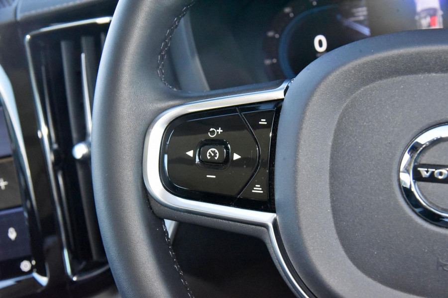 2023 Volvo XC60  Ultimate B5 Bright SUV Image 9