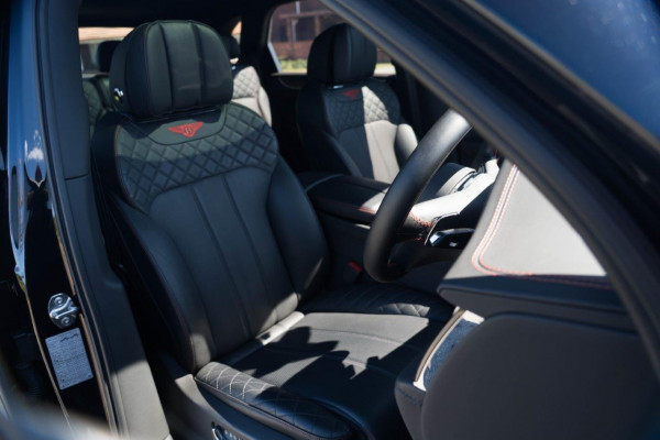 2018 Bentley Bentayga W12 Seven Seat SUV Image 8