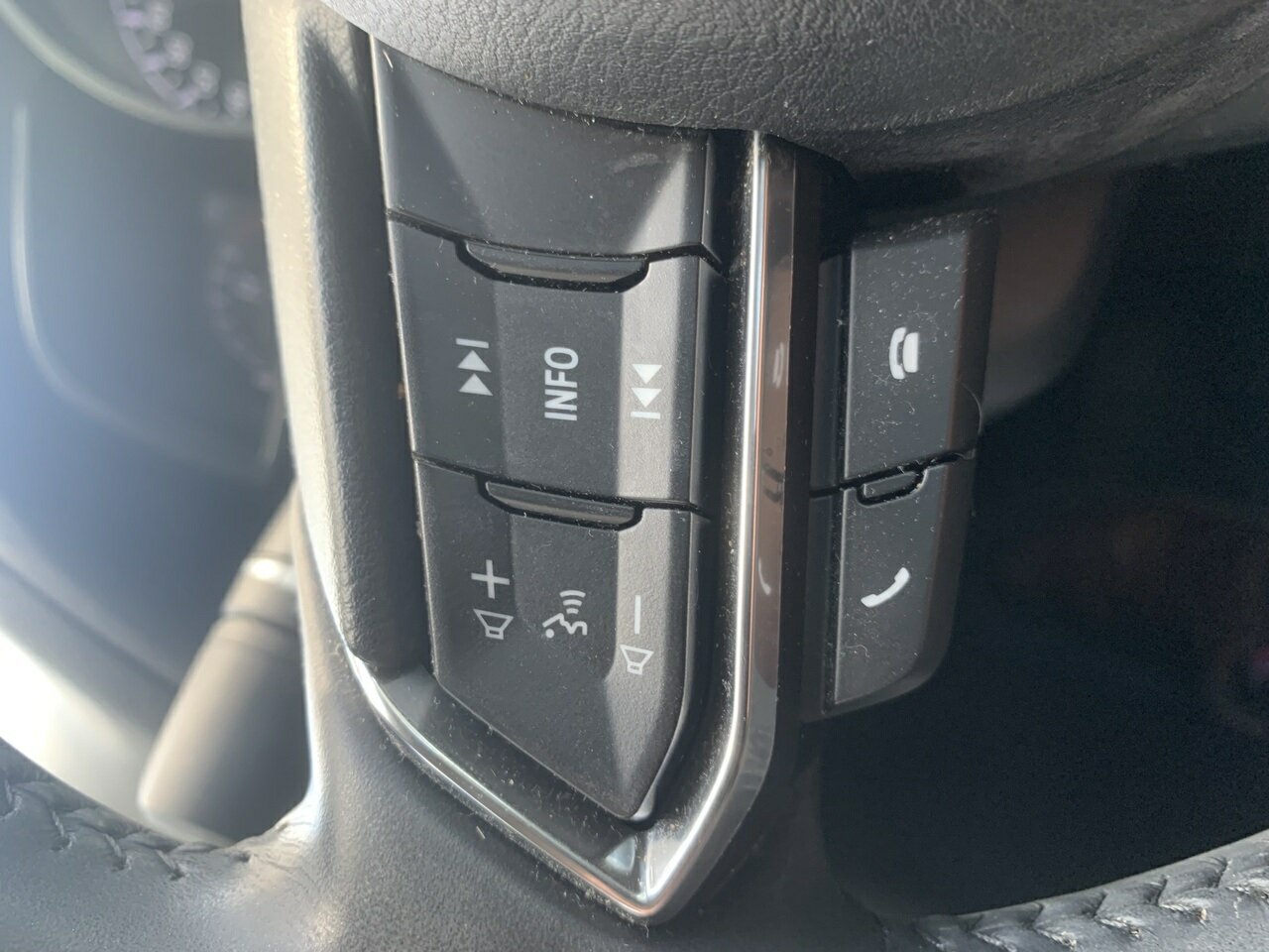 2017 Mazda 3 BN5278 Touring SKYACTIV-Drive Sedan Image 11