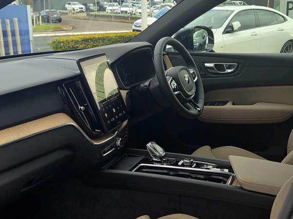 2026 Volvo XC60 UZ Plus B5 Bright SUV image 12