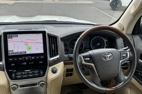 2017 Toyota LandCruiser VDJ200R Sahara SUV Image 23