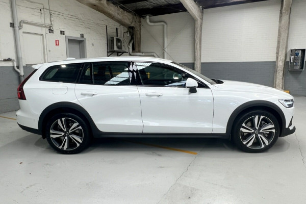 2024 Volvo V60 Cross Country Z Series MY24 Ultimate B5 Geartronic AWD Bright Wagon Image 3