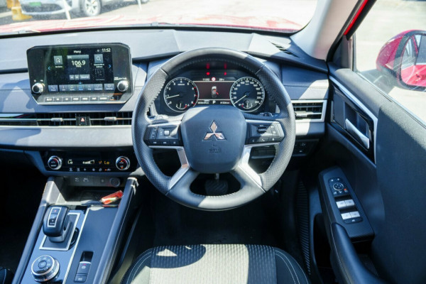 2024 Mitsubishi Outlander ZM LS SUV Image 10