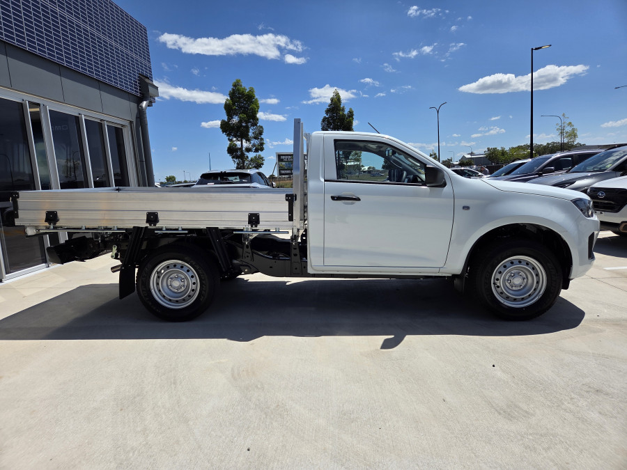 2026 Isuzu D-MAX RG SX High Ride Cab Chassis Image 2