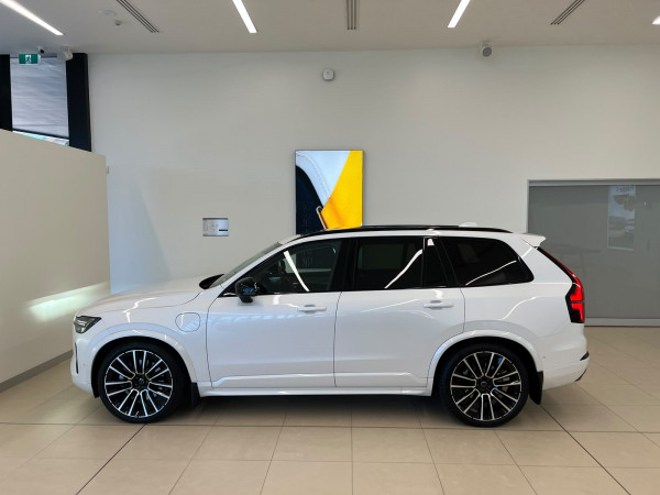 2025 MY26 Volvo XC90 L Series Ultra T8 Plug-in Hybrid Dark SUV image 5