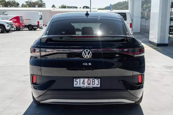 2025 Volkswagen ID. 5 E2 Pro SUV Image 5