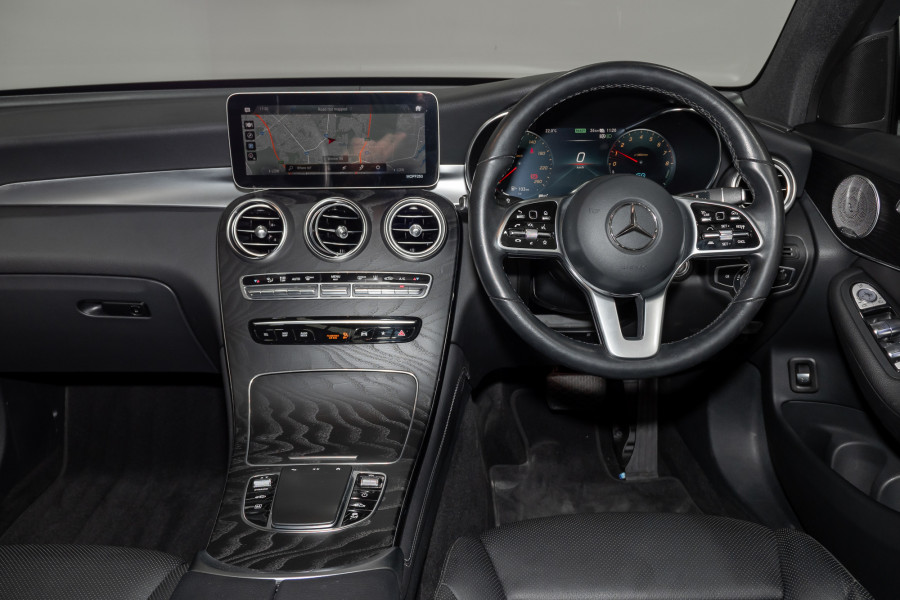 2020 Mercedes-Benz GLC-Class 300e 4matic (Hybrid) SUV Image 22