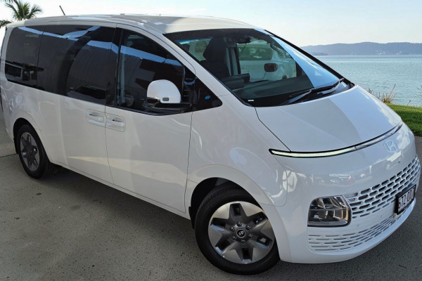 2025 Hyundai Staria US4.V3 SUV Image 1
