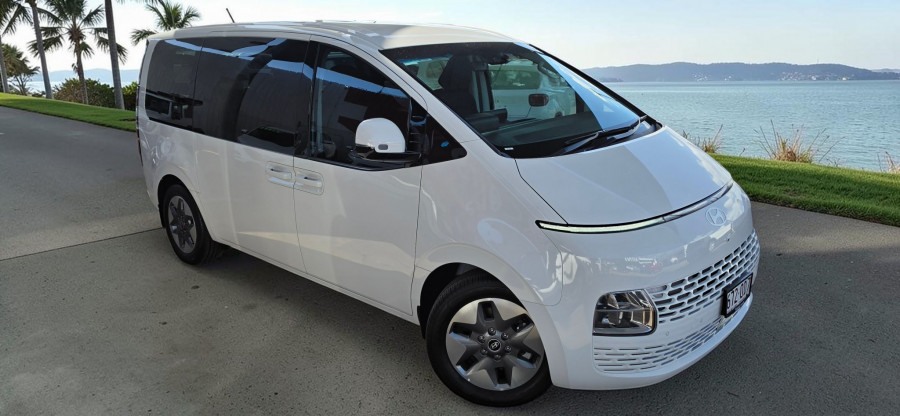 2025 Hyundai Staria US4.V3 SUV Image 1