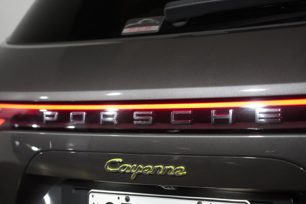 2019 Porsche Cayenne E-Hybrid SUV image 9