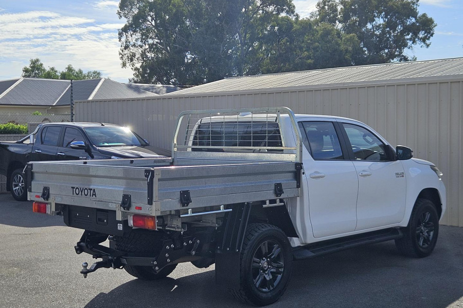 2022 Toyota HiLux GUN126R SR Double-Cab Cab-Chassis Image 9