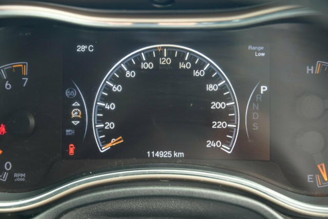 2013 Jeep Grand Cherokee Laredo 4x2 10 of 19