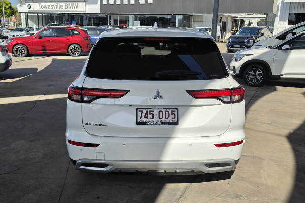 2024 Mitsubishi Outlander ZM LS SUV Image 6