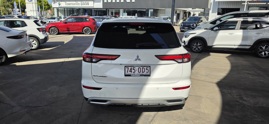 2024 Mitsubishi Outlander ZM LS SUV Image 6