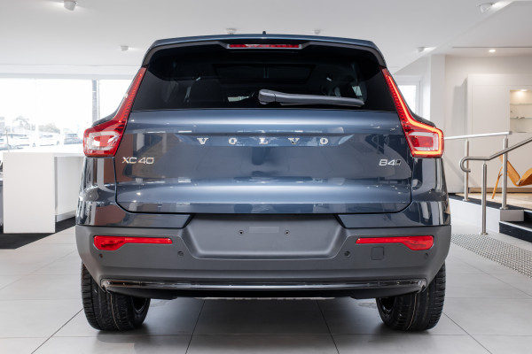 2026 Volvo XC40 XZ Ultra B4 Dark SUV Image 5