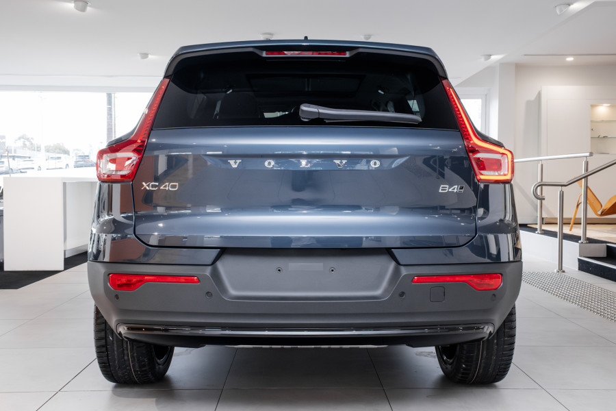 2026 Volvo XC40 XZ Ultra B4 Dark SUV Image 5