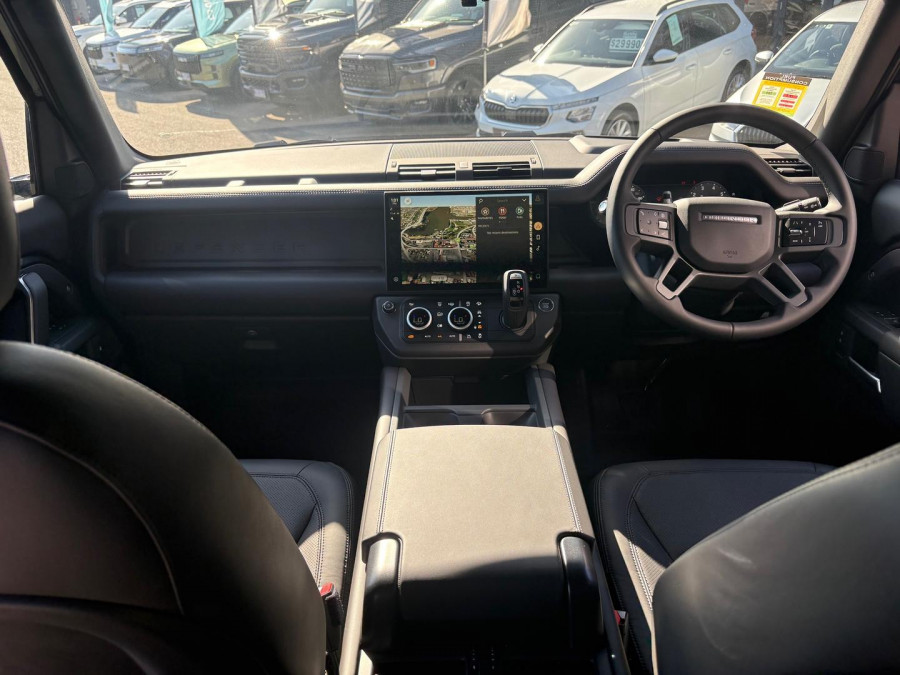 2026 Land Rover Defender L663 110 P425 X-Dynamic SE SUV Image 6