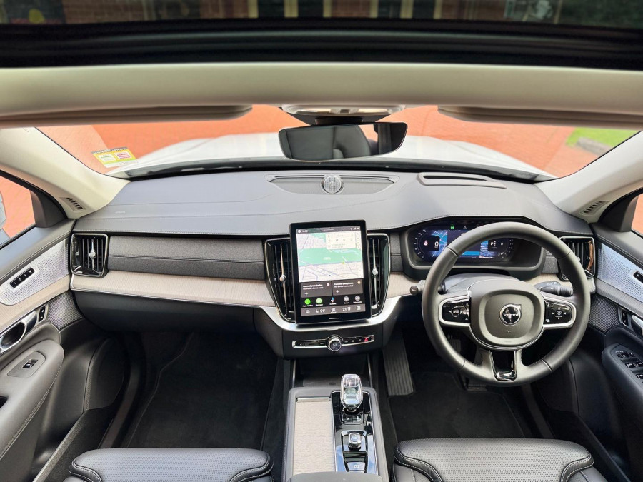 2026 Volvo XC90 L Series Ultra B5 Dark SUV Image 18
