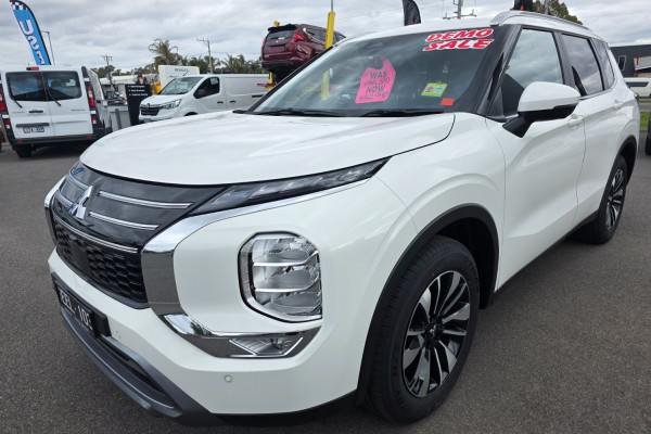 2025 Mitsubishi Outlander ZM LS SUV Image 7