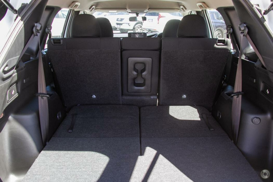 2024 Mitsubishi Outlander ZM ES SUV Image 9