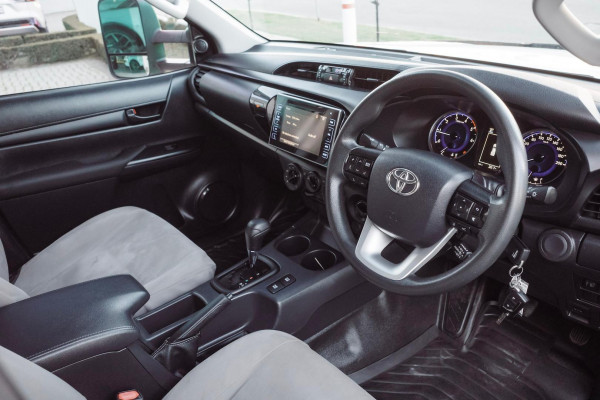 2019 Toyota HiLux GUN126R SR Cab Chassis Image 2