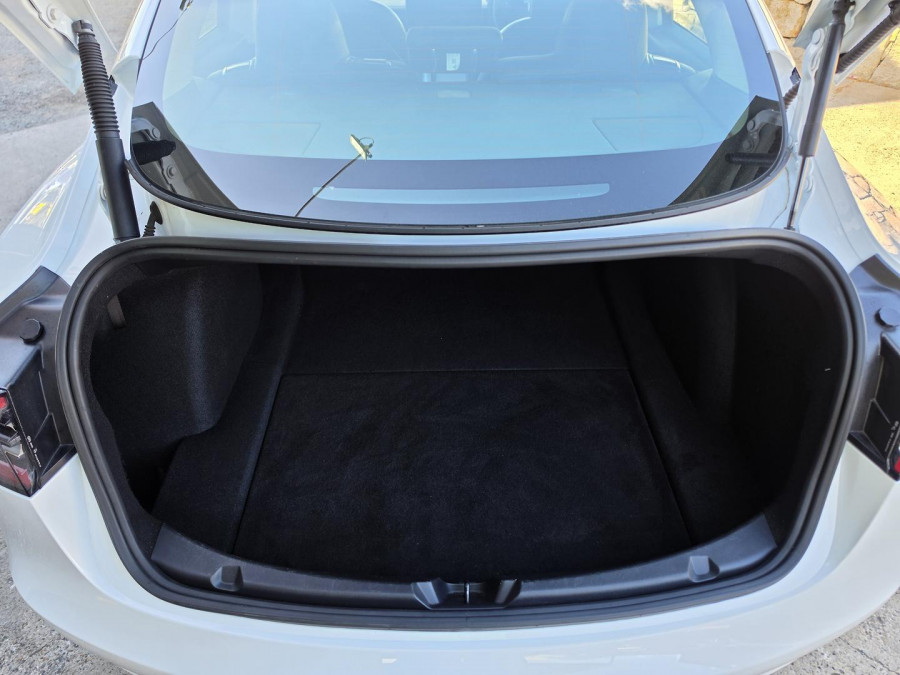 2021 Tesla Model 3  Performance Sedan Image 16