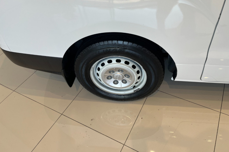 2017 Hyundai iLoad TQ3-V Series II  Van Image 14