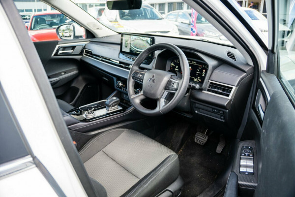 2025 Mitsubishi Outlander ZM LS SUV Image 16