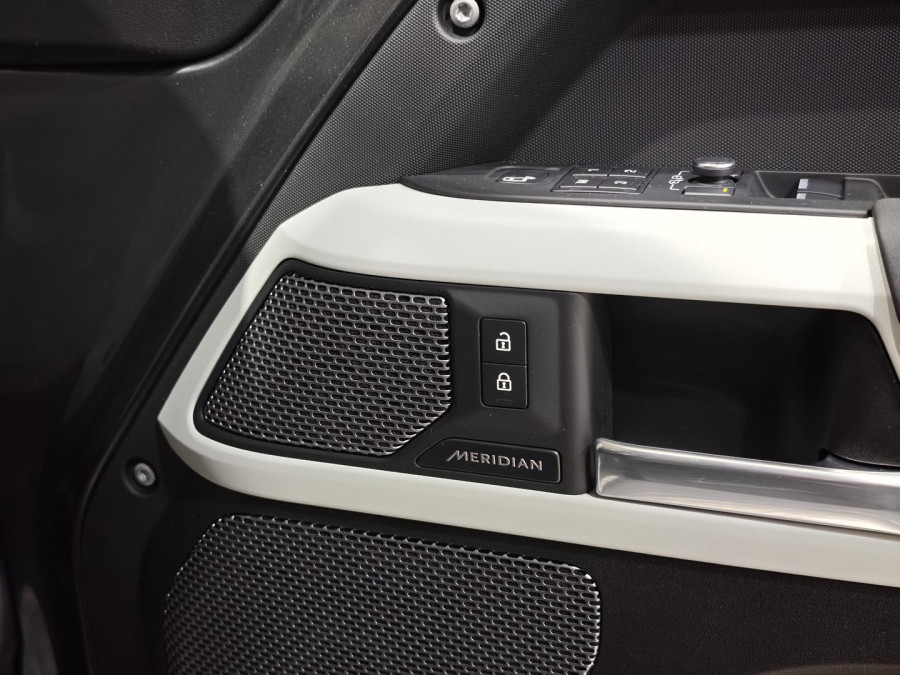 2022 MY23.5 Land Rover Defender L663 110 D300 SE SUV Image 23
