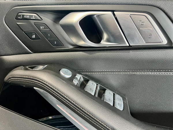 2021 BMW X7 G07 xDrive30d SUV image 9