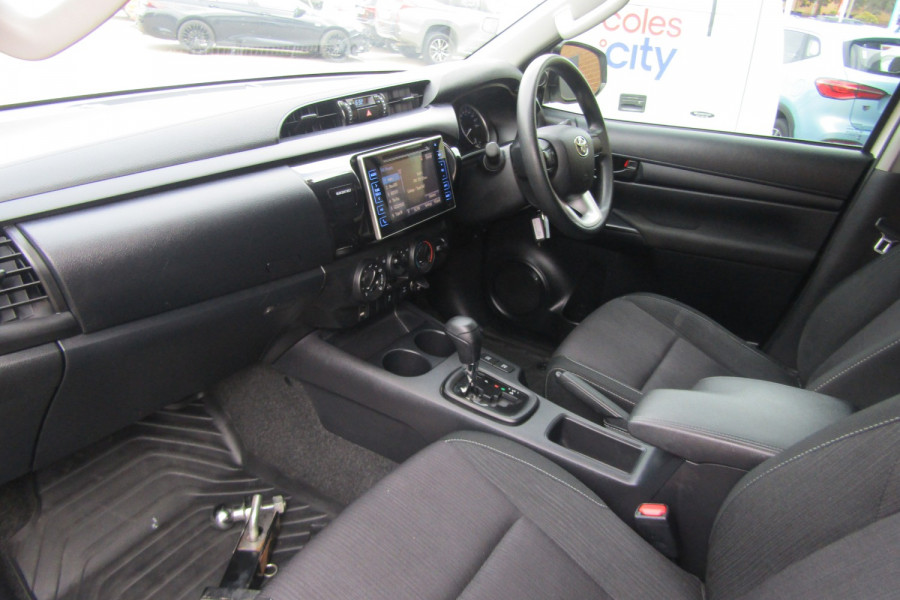 2017 Toyota HiLux  SR 4x4 Double-Cab Pick-Up Ute Image 7
