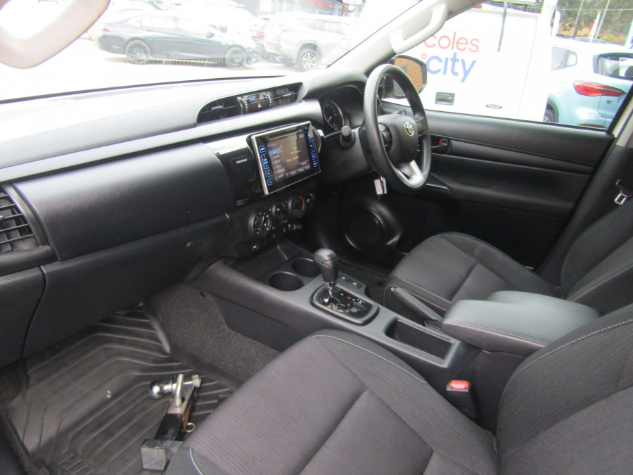 2017 Toyota HiLux  SR 4x4 Double-Cab Pick-Up Ute