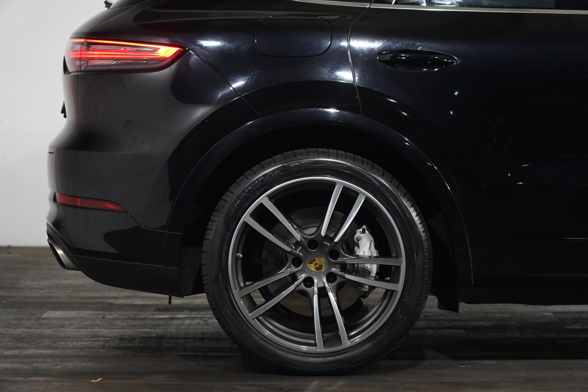 2019 Porsche Cayenne Turbo SUV Image 6